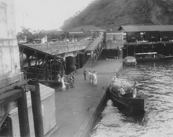 Panama, Dock Scene, Ca. 1929-30 (Source: Barnes) 